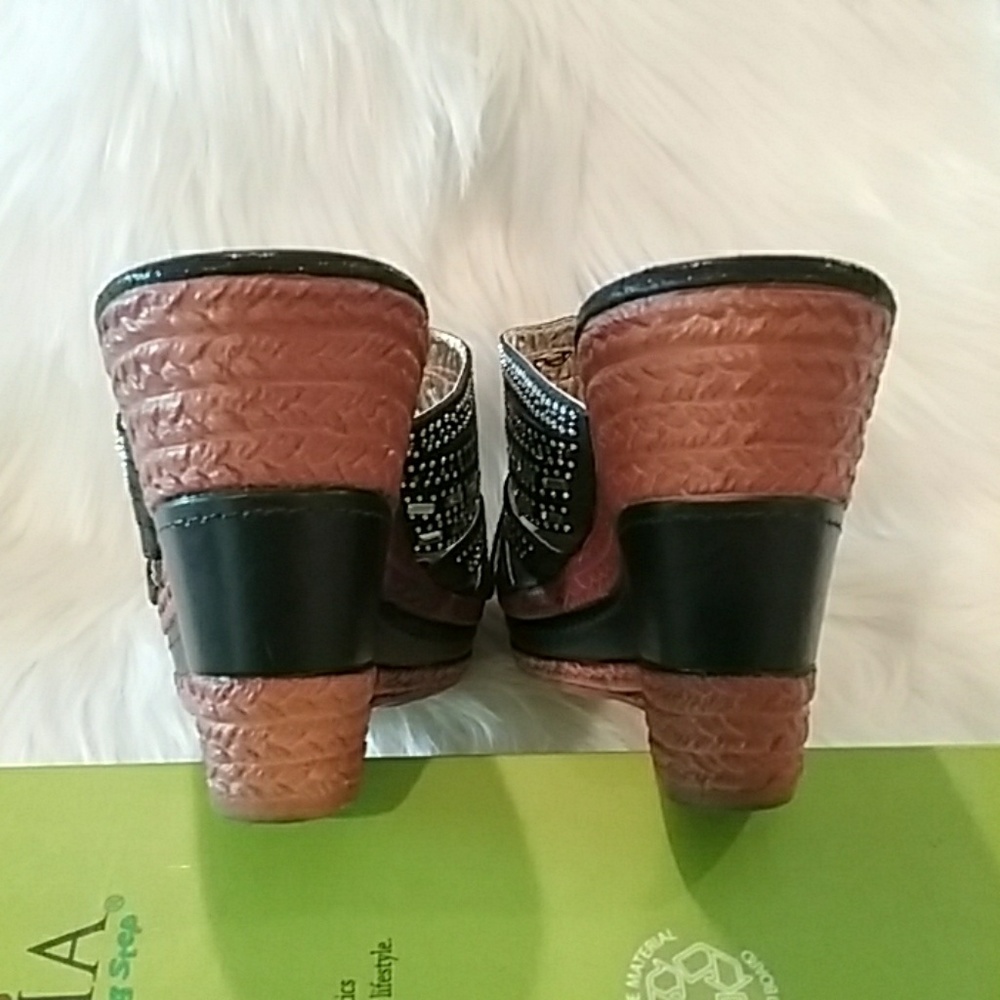Patrizia ❤️ Iridescent Platforms - Picture 3 of 6
